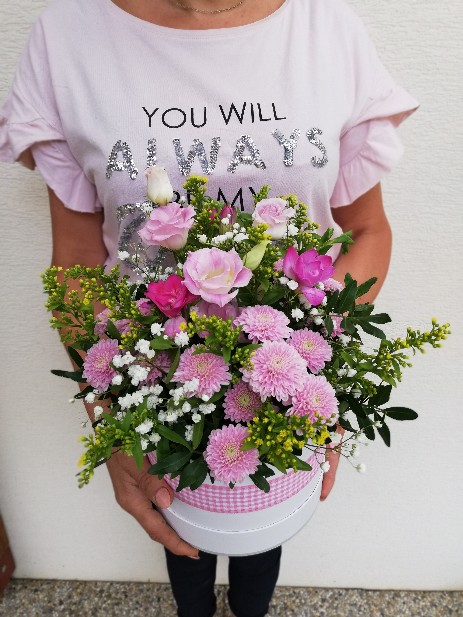  květinový box - růžová kytice - doručování - k narozeninám - dárek
